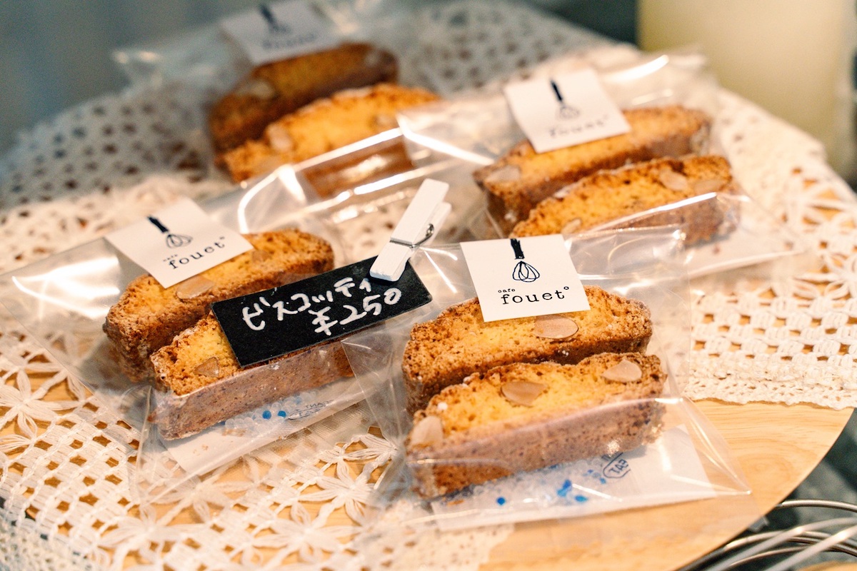 手作り焼き菓子250円～をおみやげに