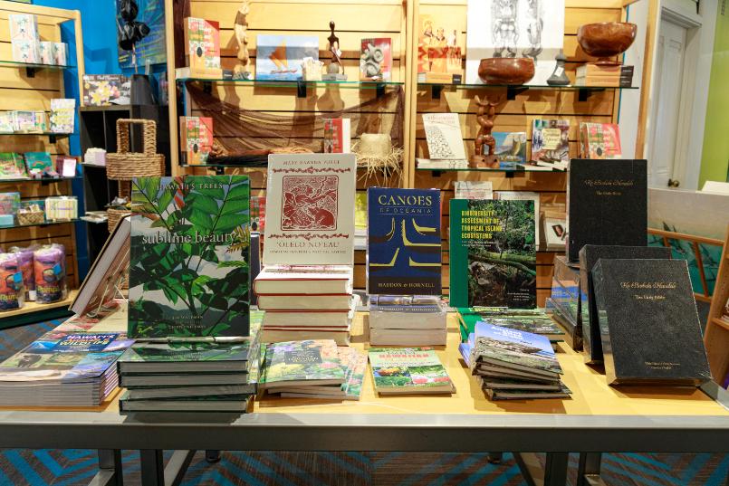 ハワイや太平洋関係の書籍などを販売