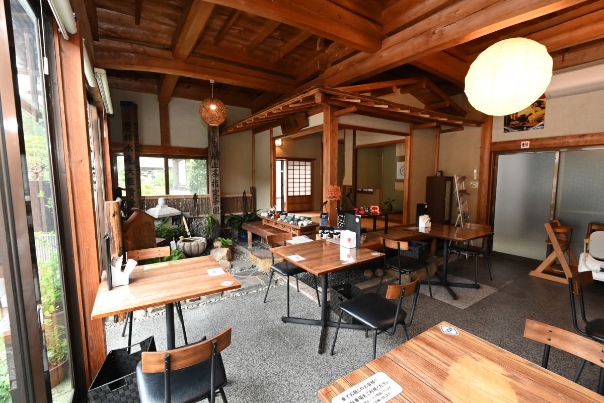 「茶の芽」のカフェスペース