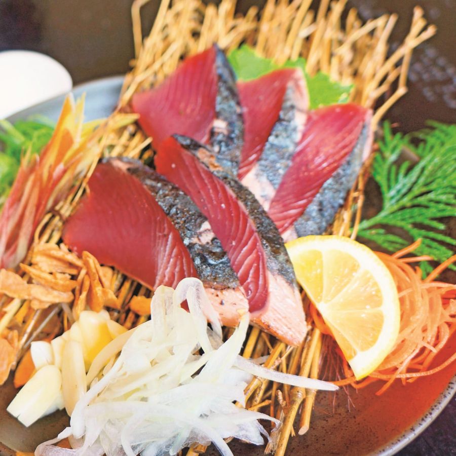 「鰹の桜燻製タタキ」1512円