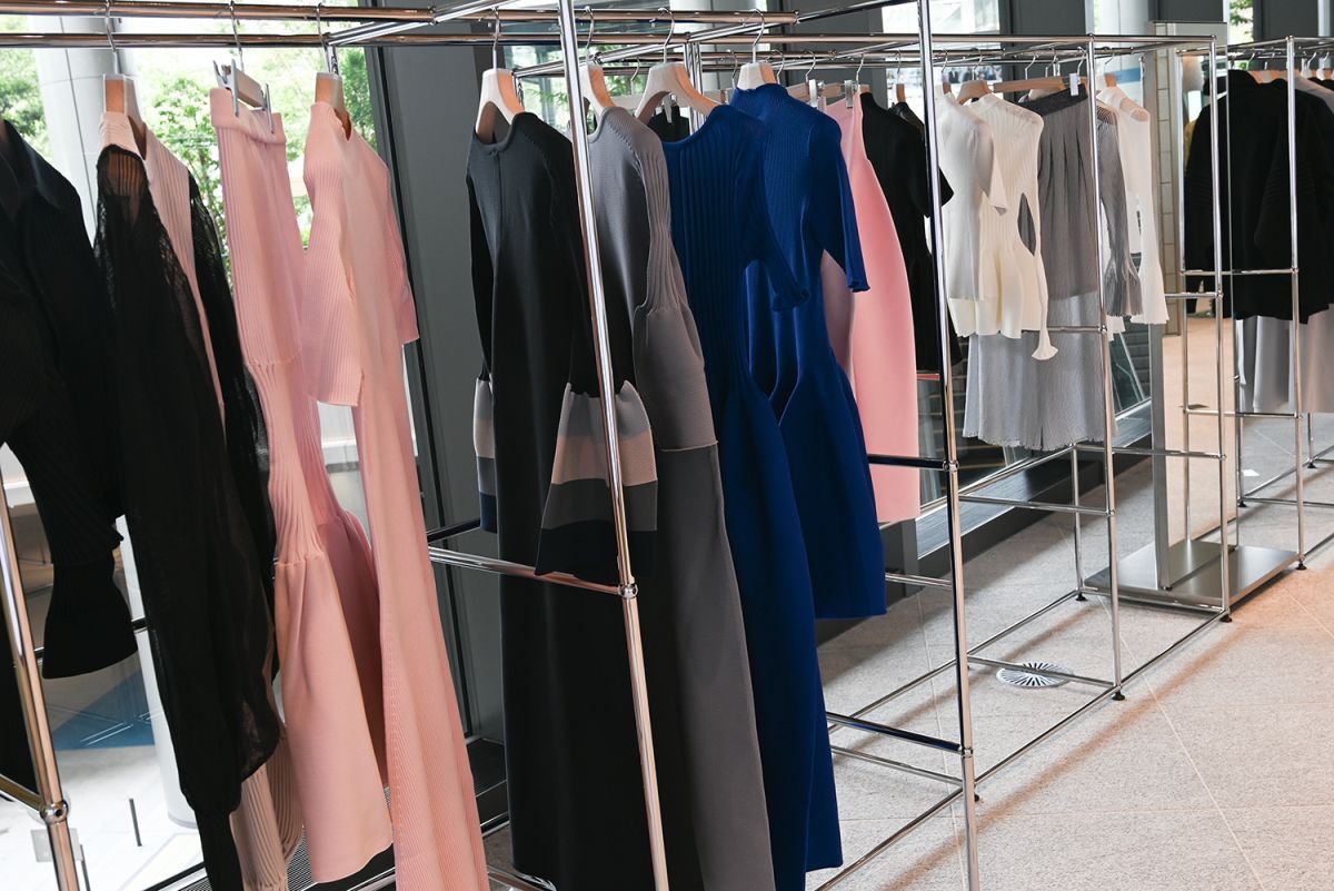 POP UPでは新品の商品とともに2次流通商品が並ぶ