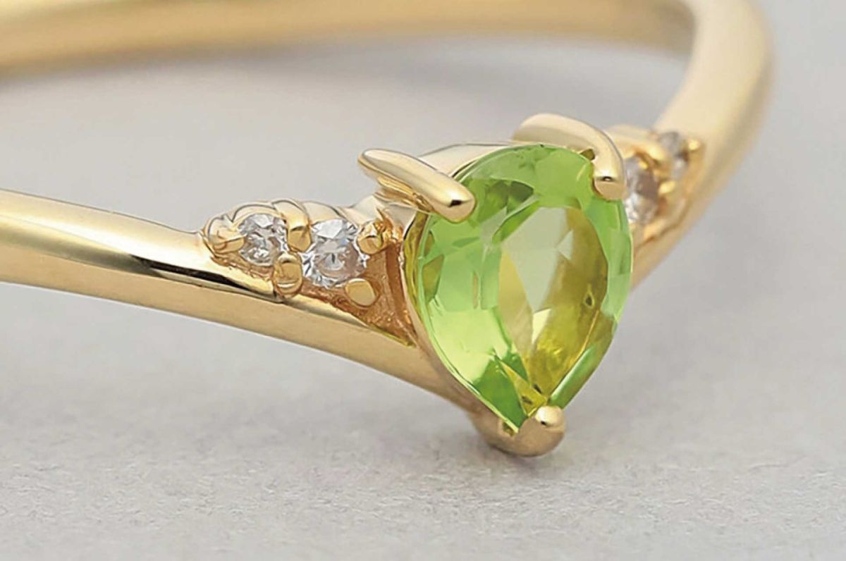 8月の誕生石「ペリドット」ってどんな石？色や由来を解説