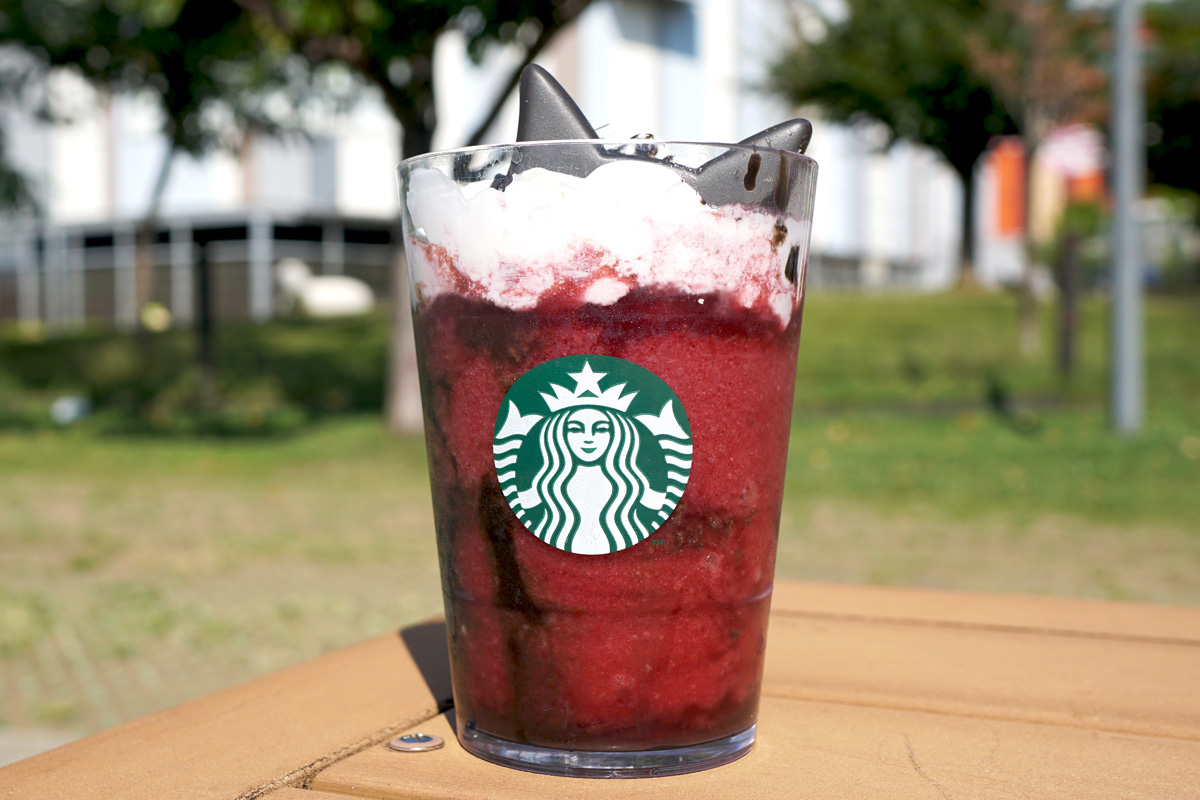 「アサイー ベリー フラペチーノ®」Tallサイズのみ 717円(持ち帰り)、730円(店内利用)