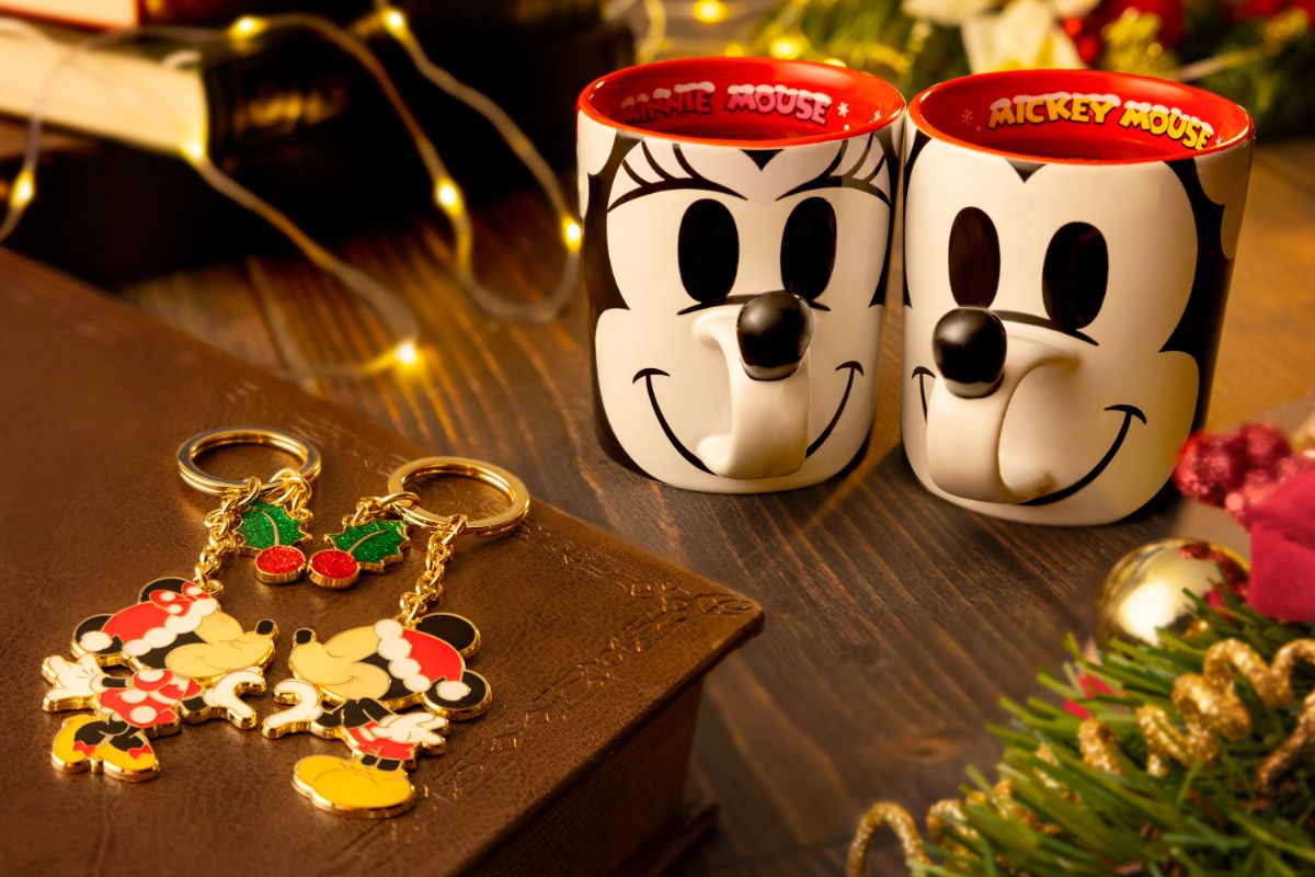 「マグカップ」各2200円 「キーチェーンセット」1600円