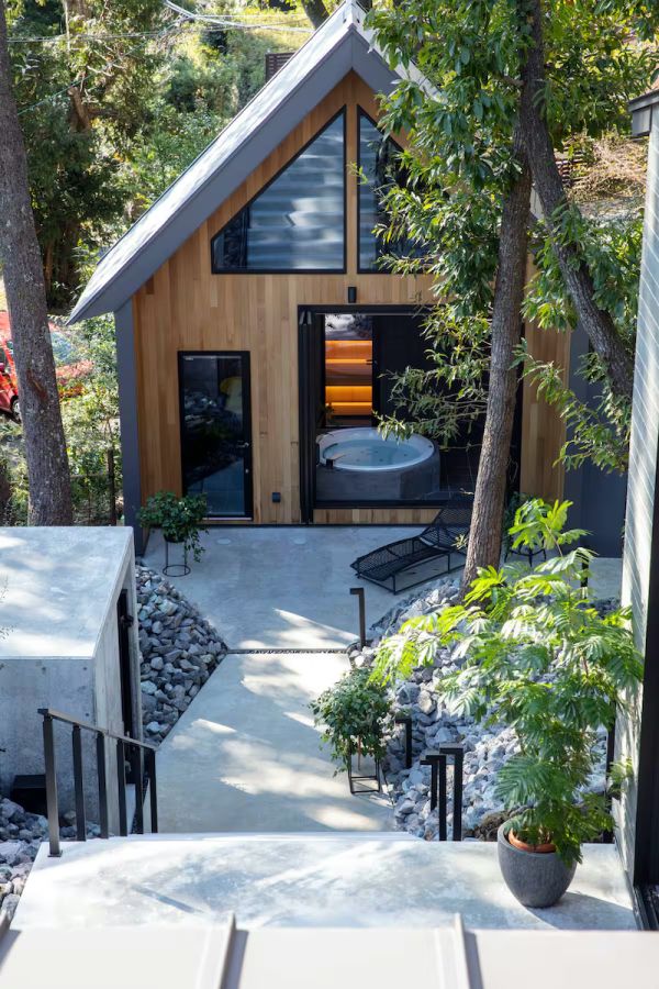 別棟のジャグジーバス／Photo：Airbnb