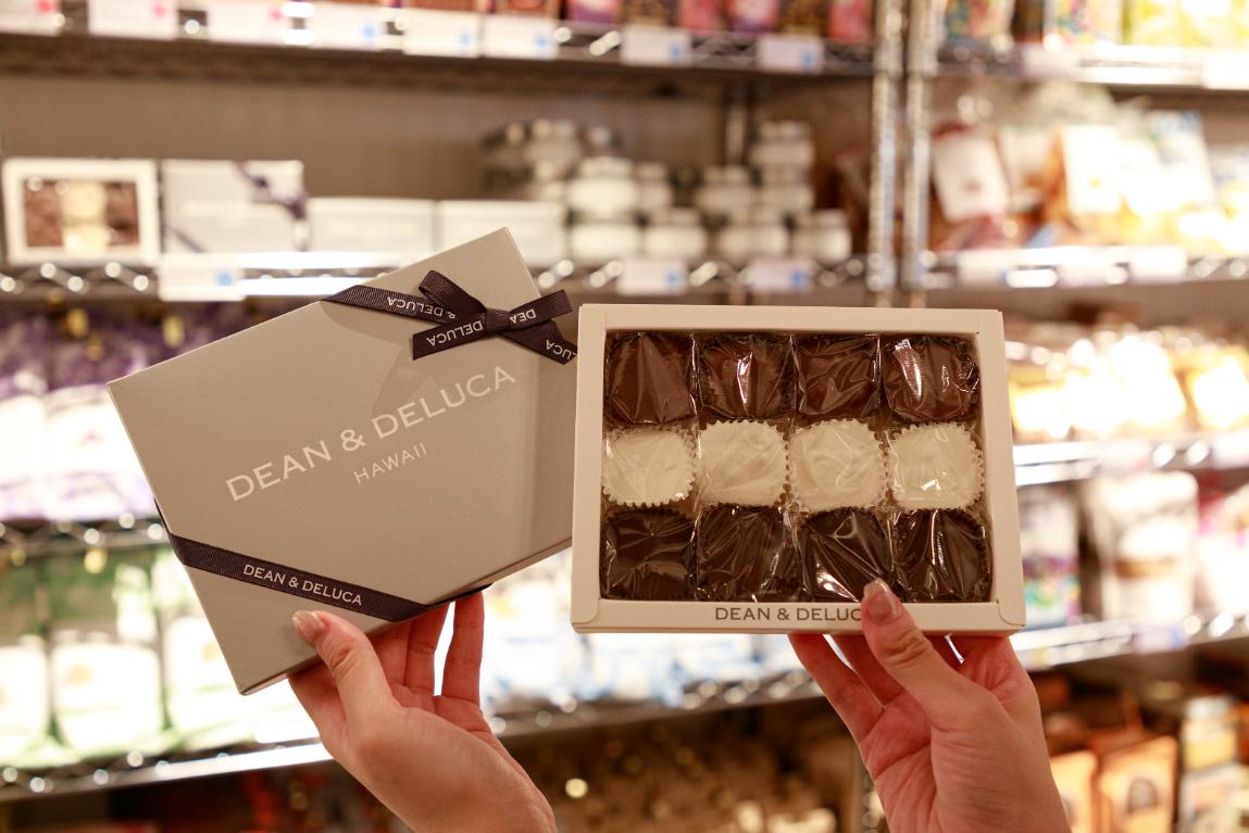 「チョコレート・マカデミアナッツ・アソート」12個入り ＄26