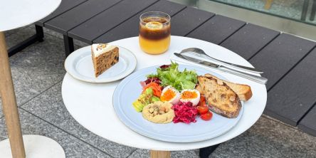 【日本橋】都会のオアシス「GARDEN HOUSE COFFEE」で、心癒やされる至福のカフェ時間