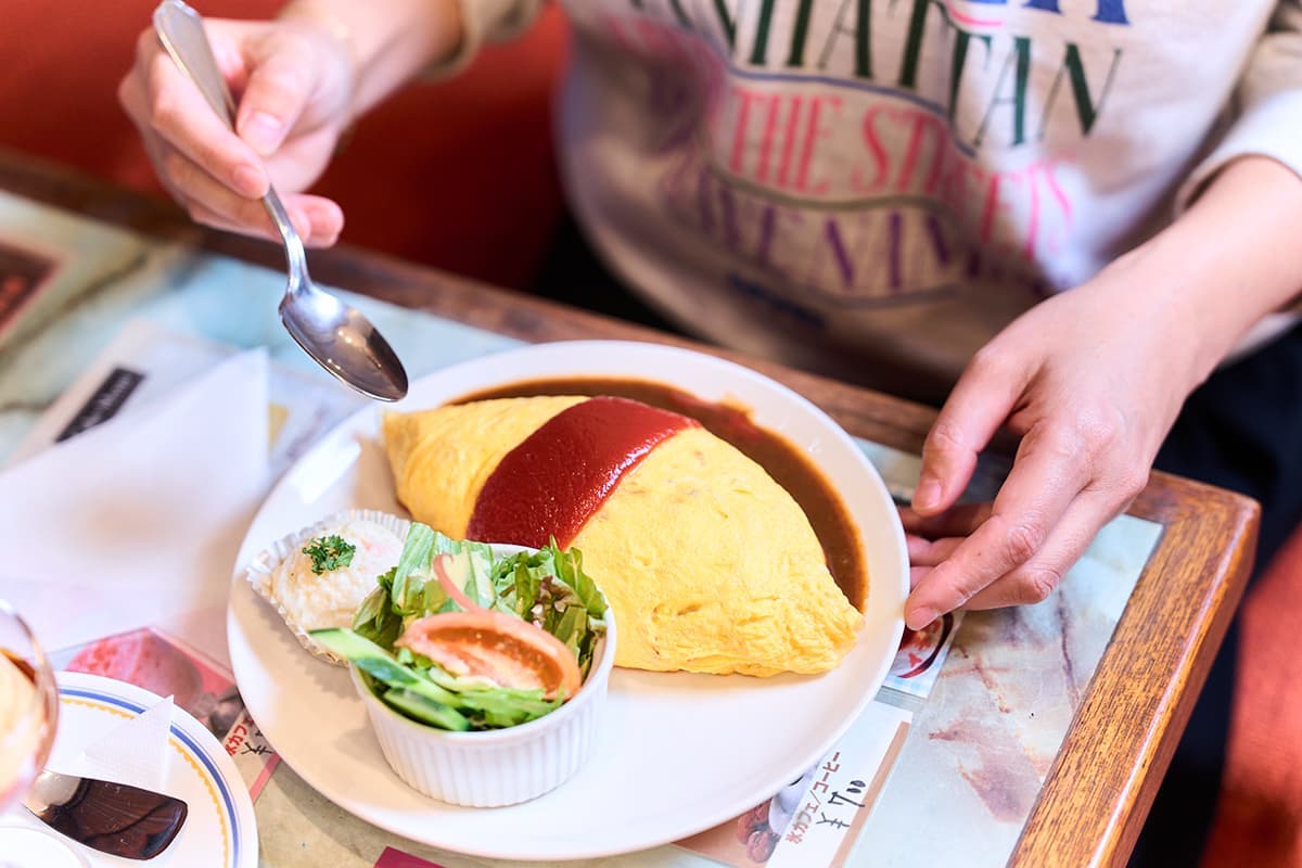 しっかりと美しく焼き上げられた玉子がザ・昭和のオムライス！