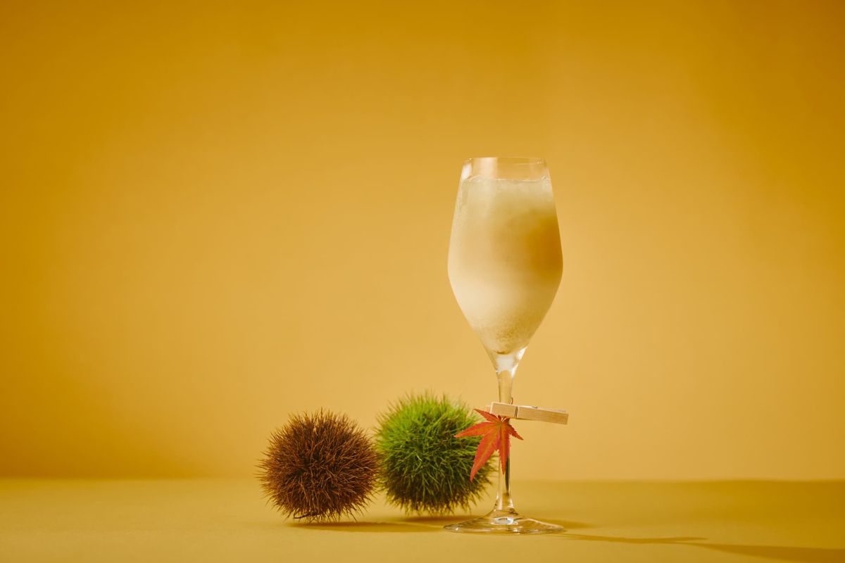 ほっと心ほぐれる香り高いほうじ茶ラテ、栗スイーツの奥深い甘みを引き立てる至福のペアリング