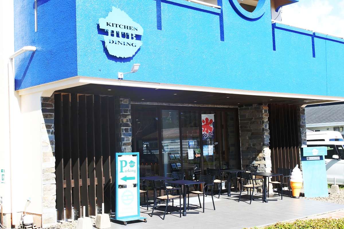 宮之浦の県道沿いにあるブルーの建物が目印