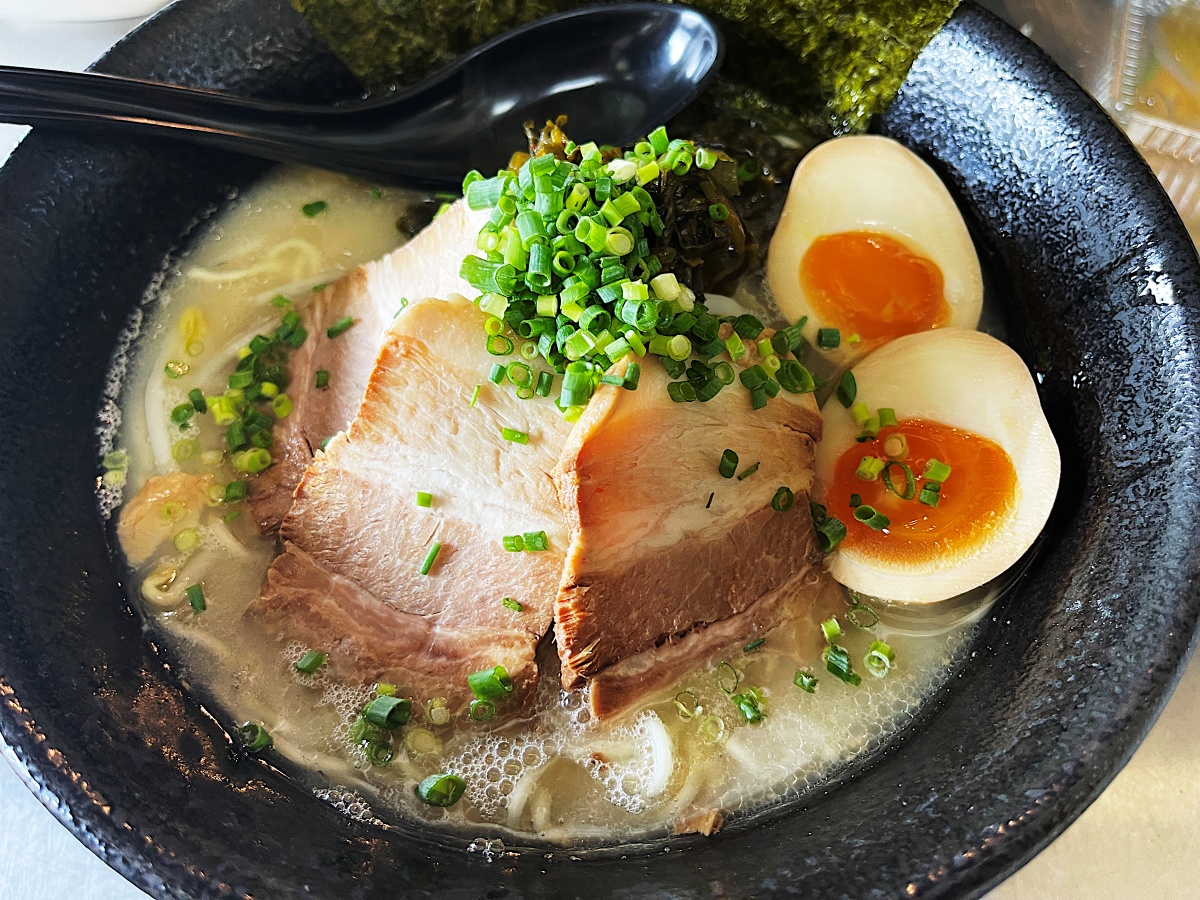 魚醤は使用していないが高菜ラーメン1000円も人気