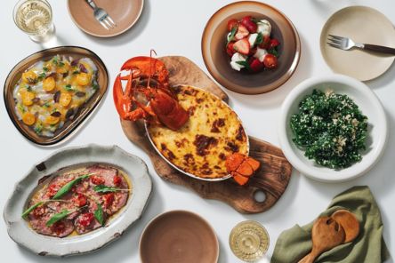 【2025】クリスマスディナーを丸ごと発注!「DEAN & DELUCA」のホリデーシーズン限定メニューで、ケーキからメインまで聖夜の食卓を華やかに♪