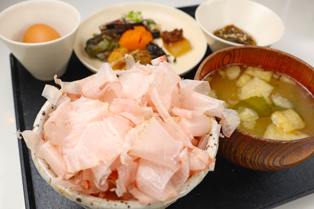 「かつお食堂の定食」