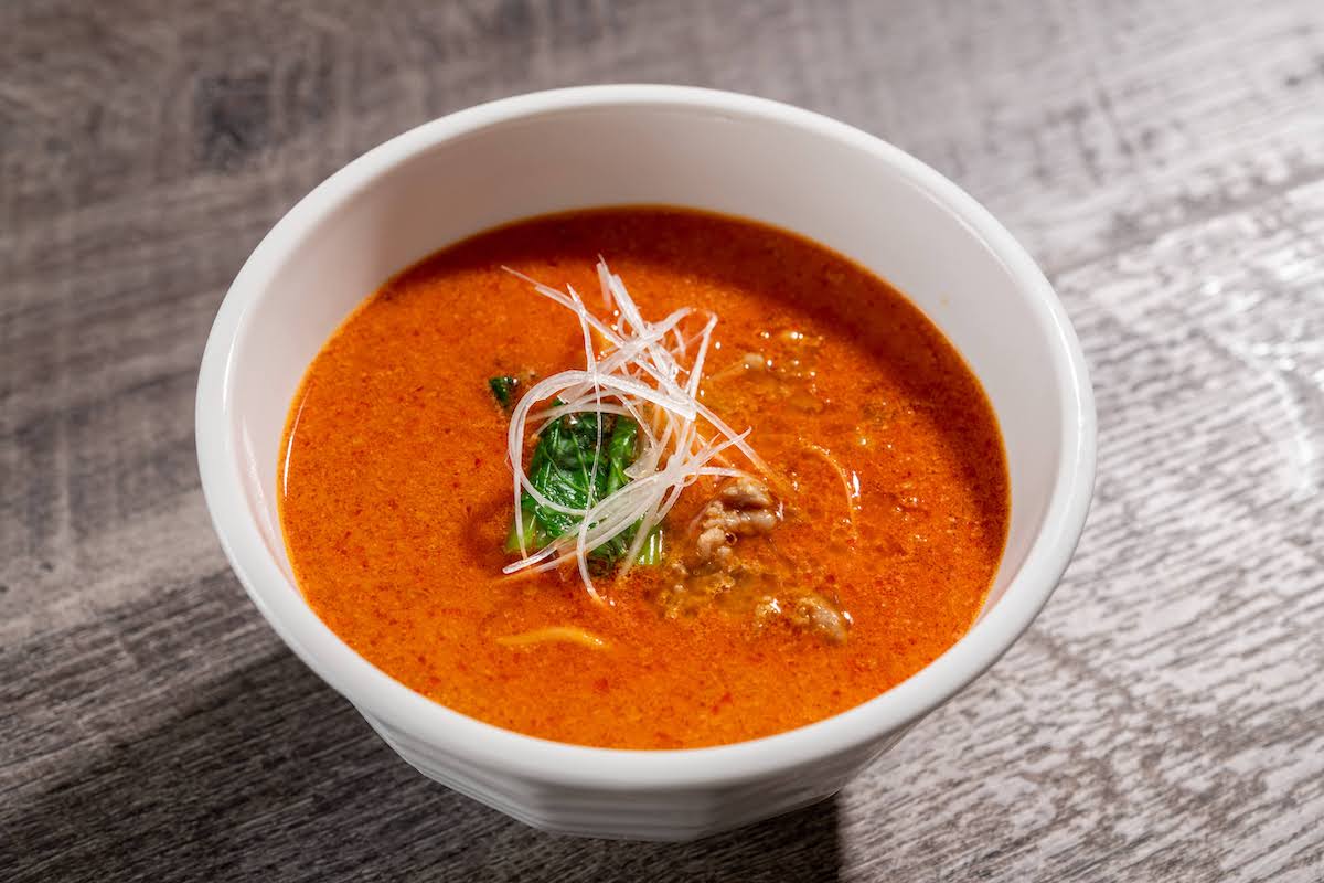 21時から22時30分(LO)の間、1人1杯限定で無料。「赤地獄」(写真・四川担々麺)、「黒地獄」(黒ごま担々麺)、「白地獄」(白ごま担々麺)の3種類(月替わり)