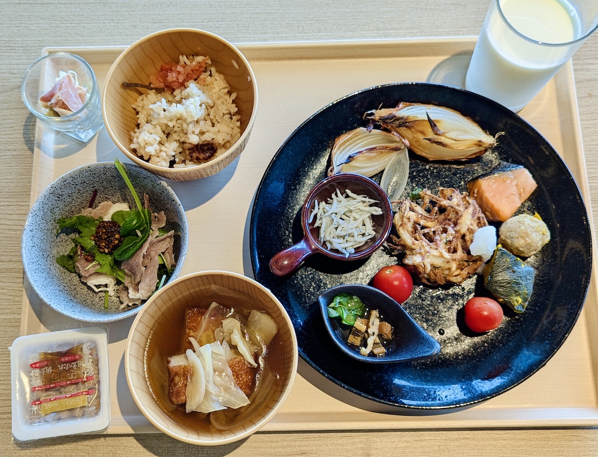 ビュッフェをわがままに盛り付けたお皿