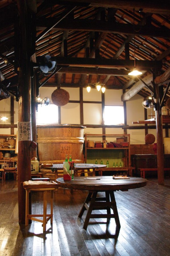 「千年一酒造酒蔵見学+お土産付 季節の彩り豊かな食材でおもてなし 『土地の恵み会席』」(1人1万5000円~。15時までに要ホテルチェックイン)