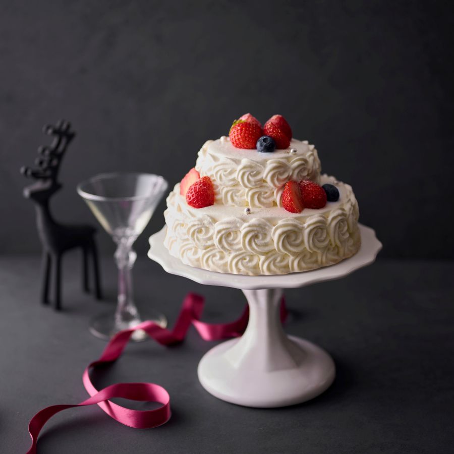 ノエルホワイト  4,320円　（2～4人用　直径12cm×高さ11.5cm）  5,616円　（4～6人用　直径16cm×高さ12cm）