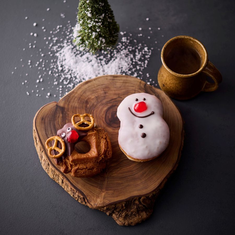 ホリデイドーナツ/スノーマン 450円、トナカイチョコレートファッション 480円