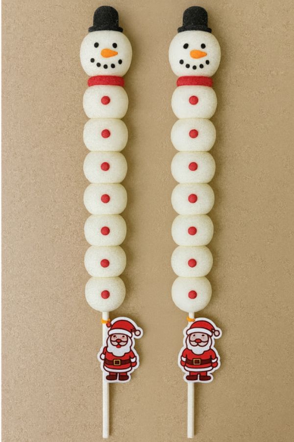 もちもち雪だるまととろとろチーズソーセージグラタン「もちもち雪だるま串」[300食／日限定]