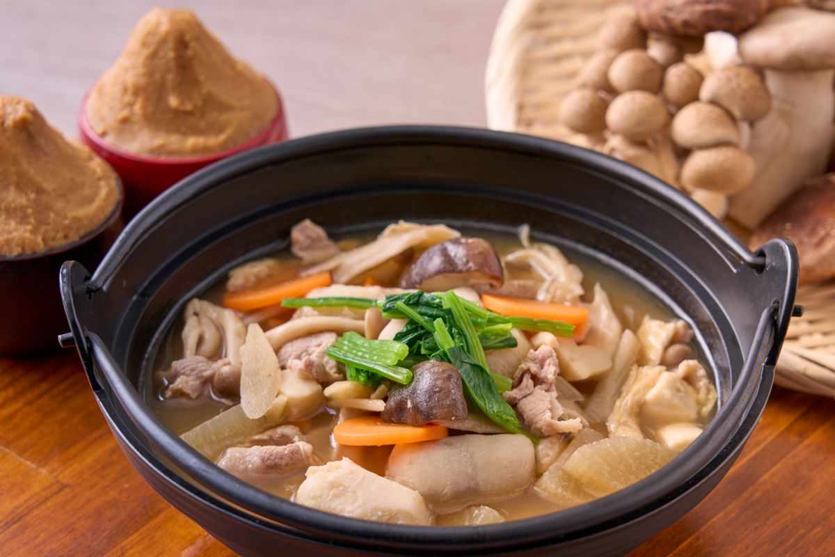 豚肉と味噌がベースの「仙台風芋煮」