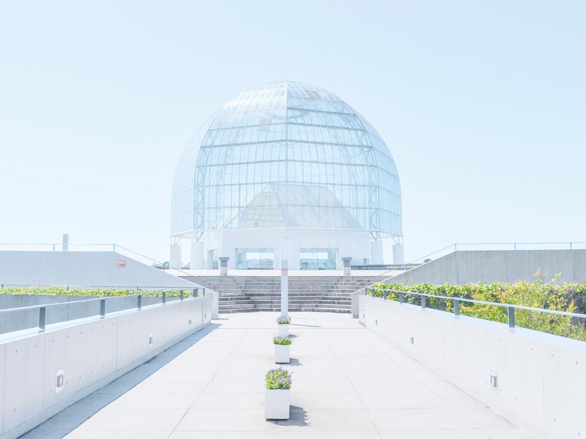 東京湾に浮かぶようなガラスドーム／（公財）東京動物園協会