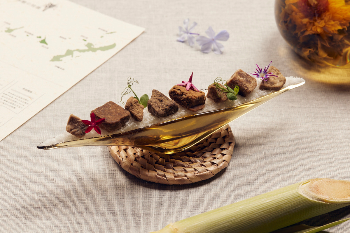 ウェルカムサービスで黒糖を食べ比べ