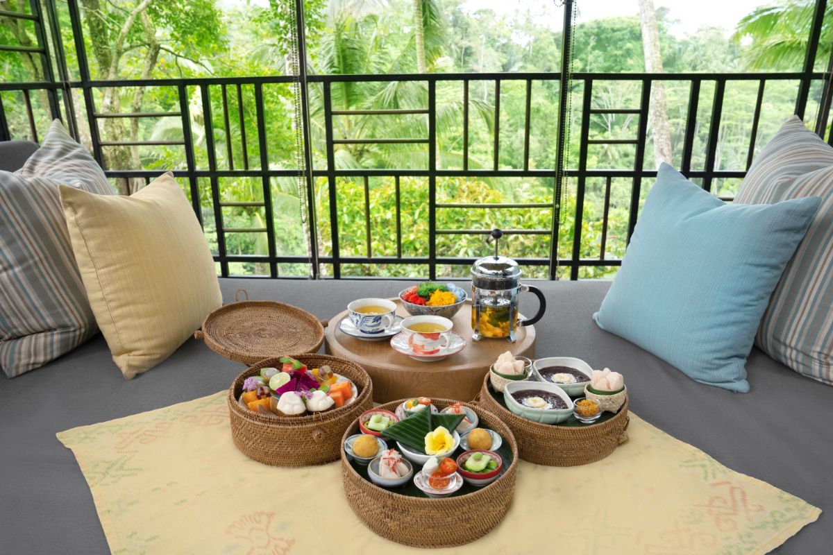 空中ガゼボ朝食