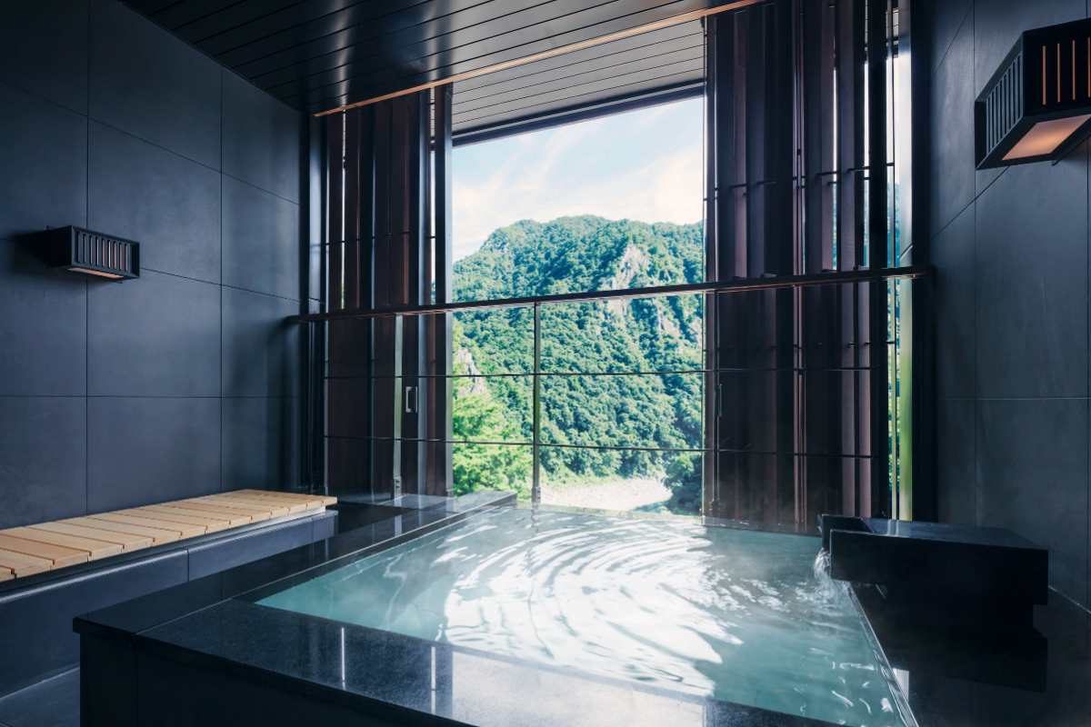 客室「水明」の半露天風呂