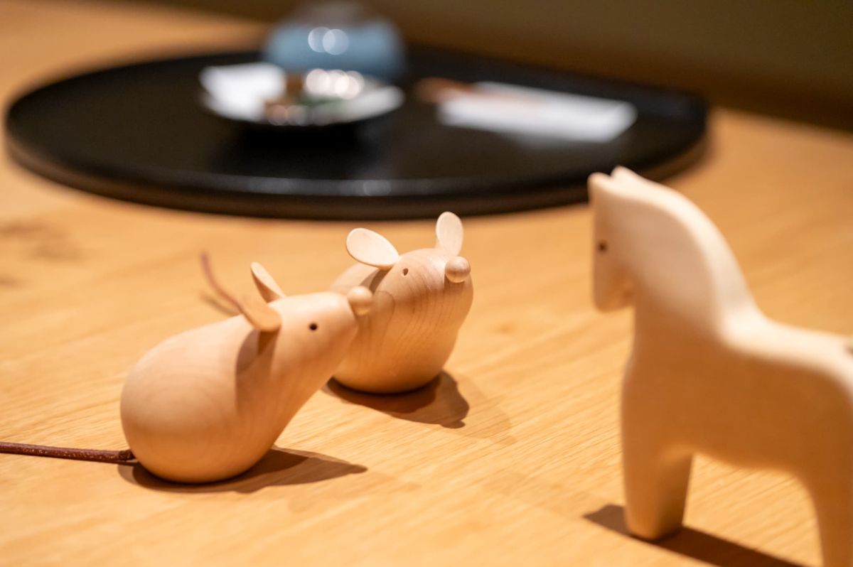 お部屋には馬とネズミの置物が。実はこれにも意味があるんです。実際に参加して確かめてみてくださいね。
