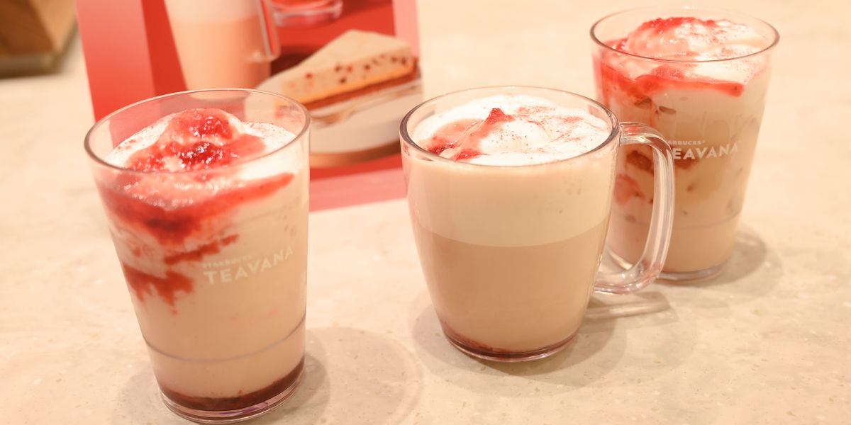 【スタバ新作・2025】ラズベリー×ティーの華やかフラペチーノ&ラテ! 冬の定番「ジョイフルメドレー」が主役の"Red"シリーズ2種ほかを実食レポート
