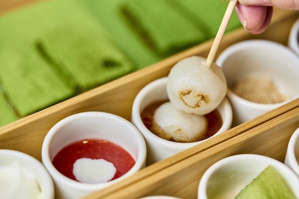 みたらしのタレにつけた団子
