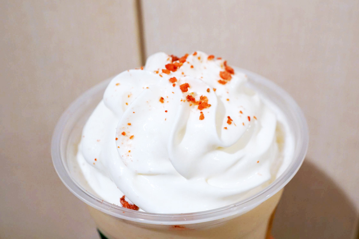 「ストロベリー & ジョイフルメドレー ティー フラペチーノ®」トッピング