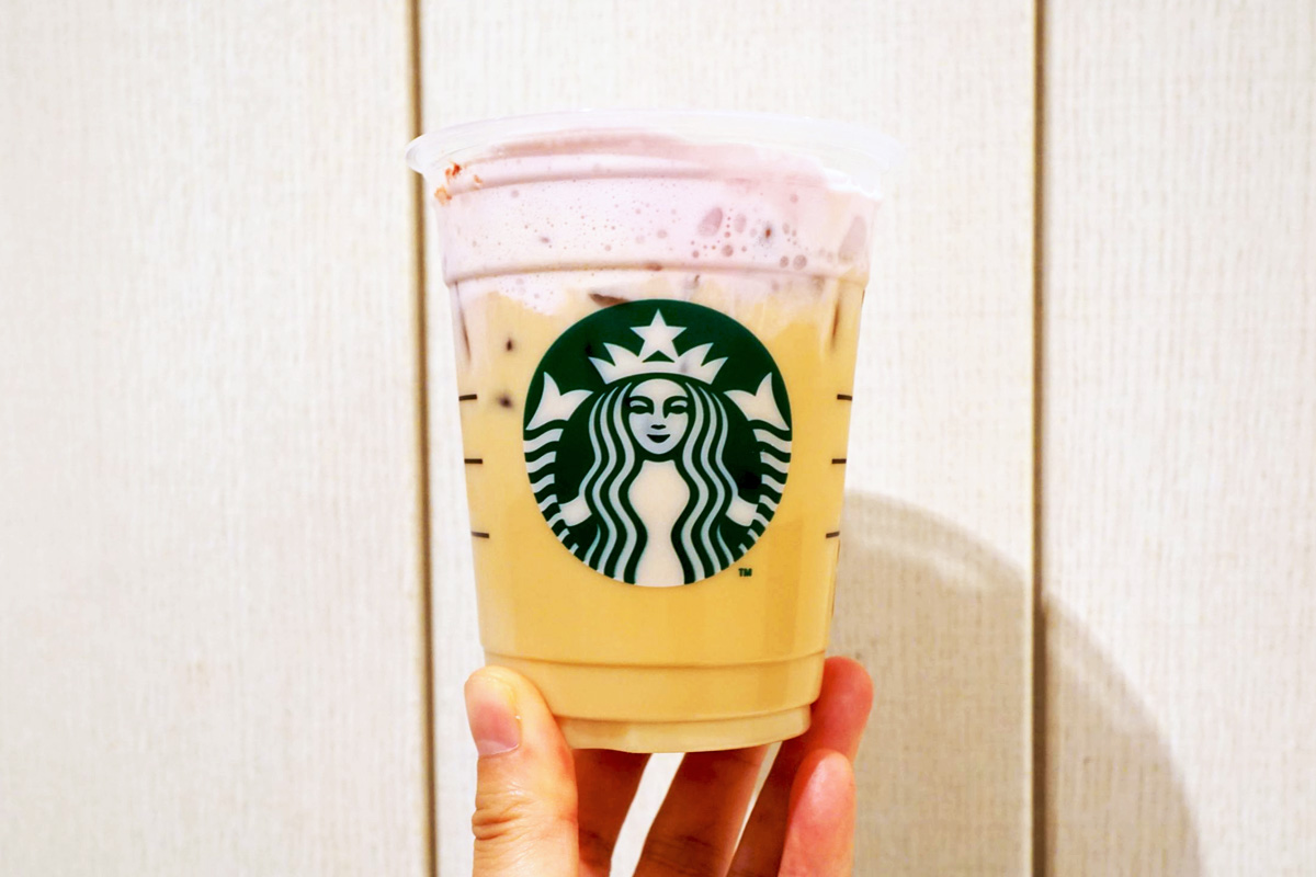 「ストロベリー ムース & ジョイフルメドレー ティー ラテ」全体