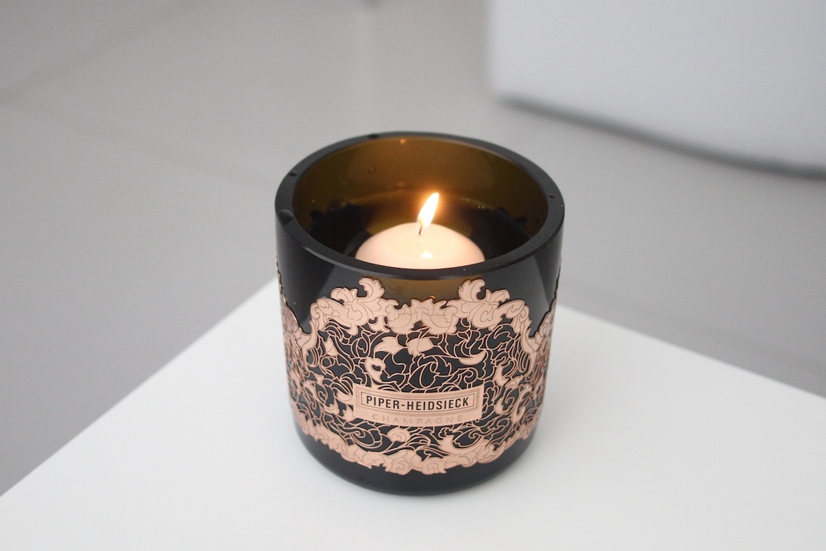 シャンパンボトルをリメイクしたキャンドル立ても、とっても素敵！