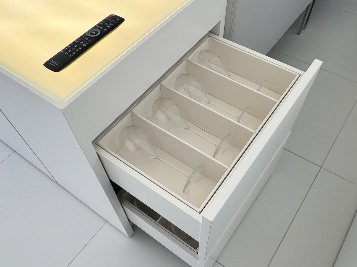 グラスはフランス・シャンパーニュ地方発祥のグラスブランド「レーマン（LEHMANN）」