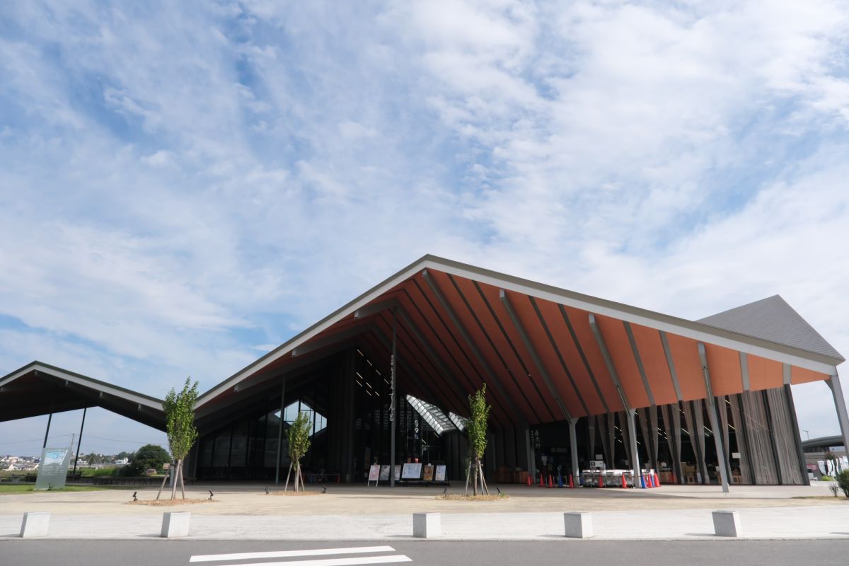 三角屋根の「大屋根ひろば」