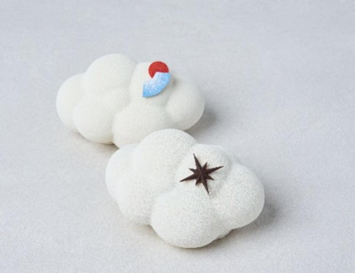 手前「KUMO&reg;クリスマス」幅12cm&times;高さ8cm 3024円