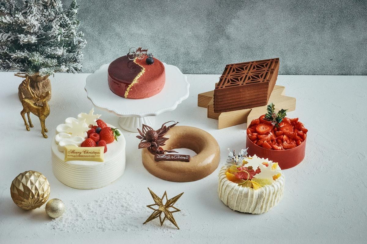手前左から時計回りに「クラシック ストロベリー ショートケーキ」直径約15 ㎝ 7050円、「パープルレイン」直径約12cm 8000円、「ブッシュ ド ノエル」長さ20cm x 幅11cm x 高さ6cm 7500円、「プレミアム ストロベリー ショートケーキ」直径約12cm 8000円、「ライトバニラ」直径約12cm 7500円、「ウィンタークラウン」直径約16cm 7050円