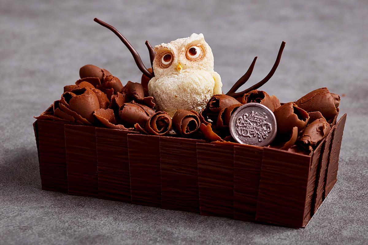 「ショコラ・ド・ノエル」幅18cm&times;奥行7.5cm&times;高さ約11cm（チョコレート細工を含む）9200円