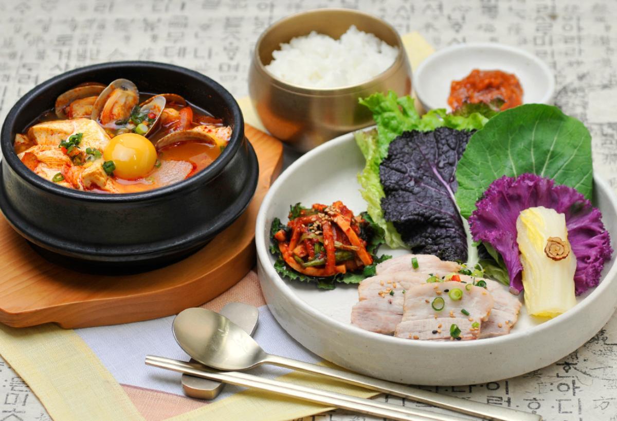 「スンドゥブチゲ＆ミニポッサムセット」1683円