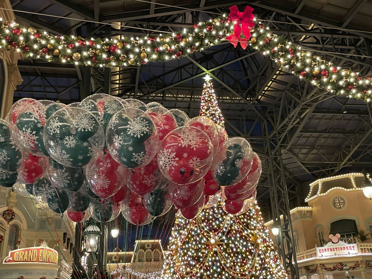 クリスマスカラーの風船1個2000円