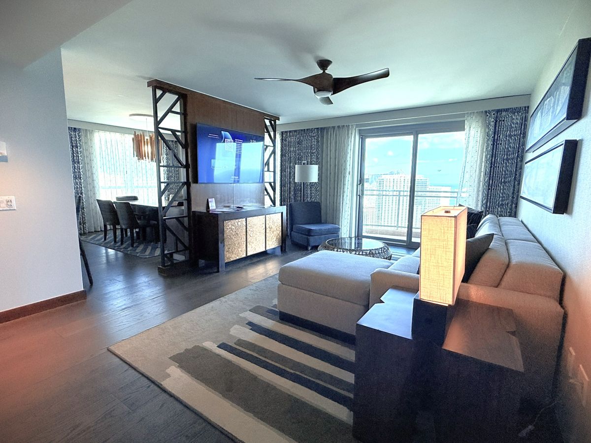 3ベッドルームのスイートのリビング