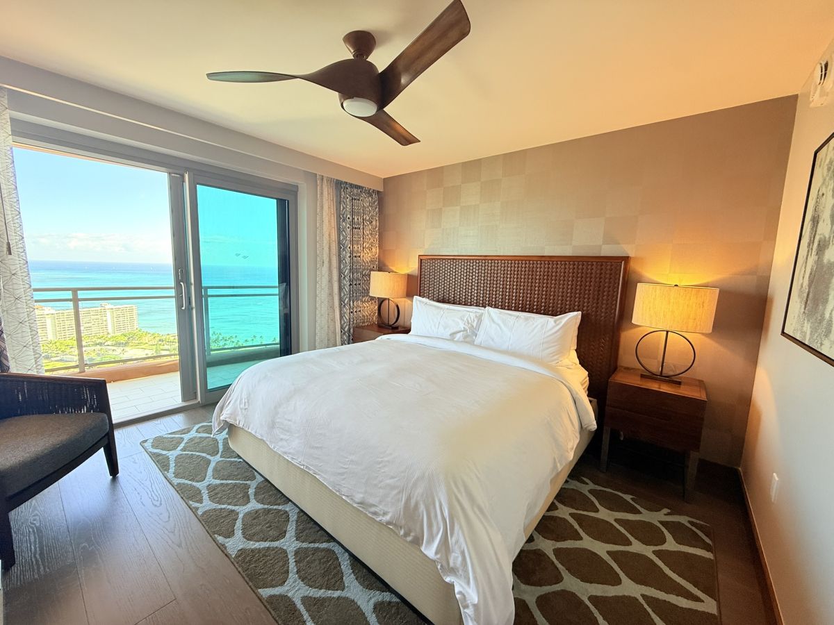 3ベッドルームスイートのオーシャンビューのマスターベッドルーム（キングベッド1台）