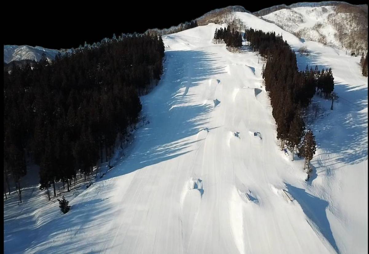 シーズンを通して晴天率80％の爽快ゲレンデ