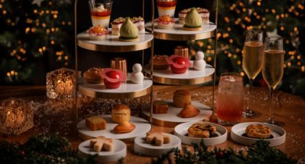 【フォーシーズンズホテル東京大手町】ホリデーの華やぎを本格スイーツと感じる「フェスティブアフタヌーンティー」