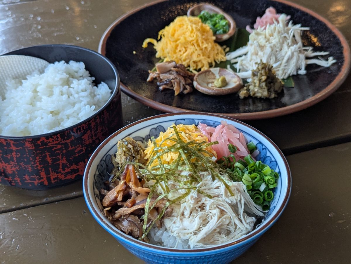 郷土料理の「ばしゃ山の鶏飯」(1870円)