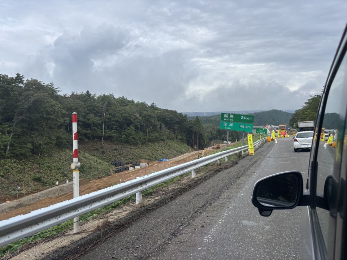 半島を縦断するのと里山海道。片側通行の場所もありますが、全線開通しており問題なく走行できます