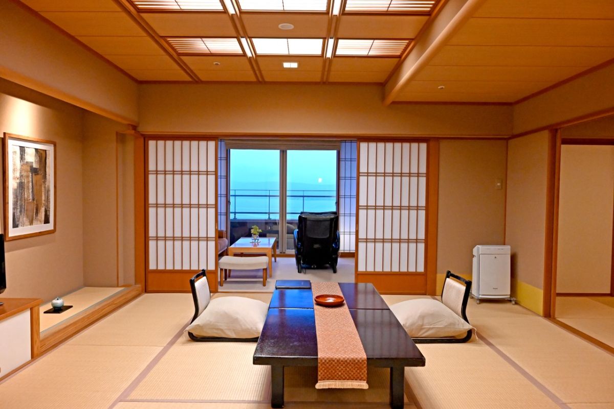和倉湾を目の前に望む客室