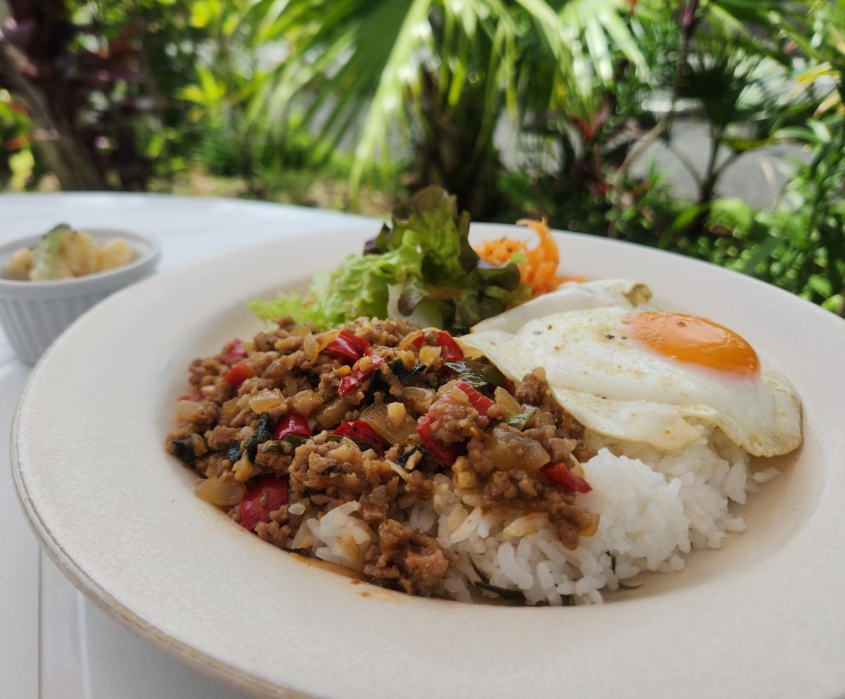 地元客にも人気の「ガパオライス」1250円