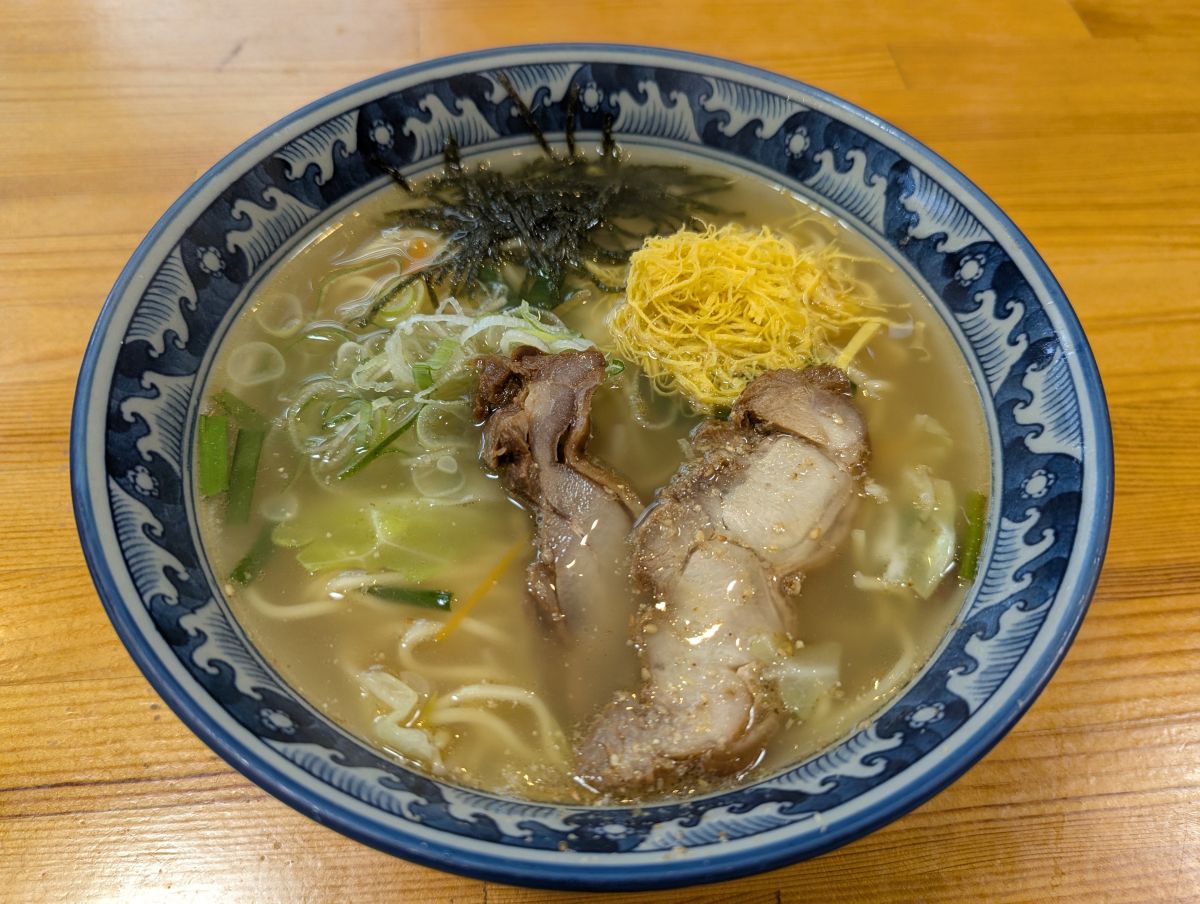 鶏飯のスープを使った「奄美鶏飯ラーメン」900円